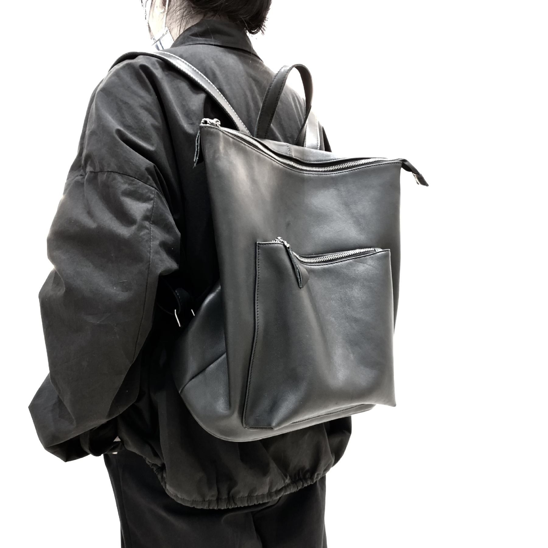 「ミニマリズム スタイル ！」•黒•ユニセックス•天然牛革リュックサック