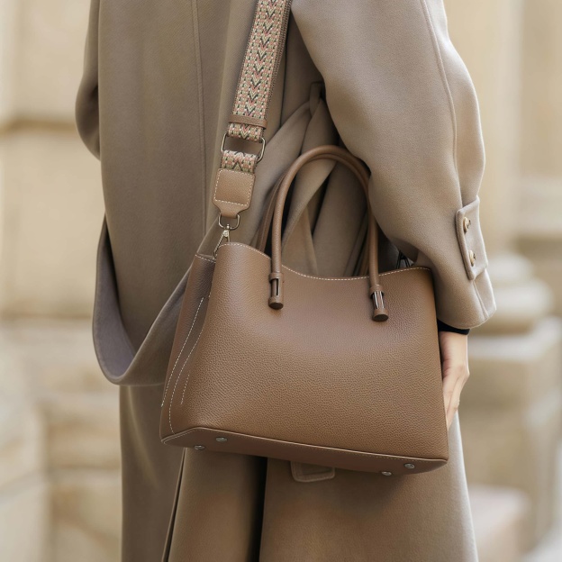 洗練感 ！•茶|黒|カーキ|濃い緑|4色•天然牛革ハンドバッグ•牛革ショルダーバッグ