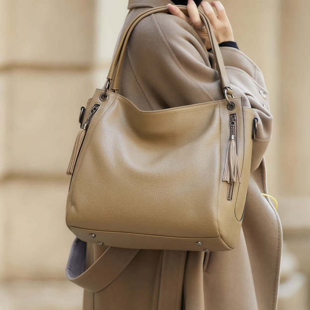 華やか！♦カーキ|黒♦2色♦厚みのある柔らかい天然牛革トートバッグ♦牛革ショルダーバッグ