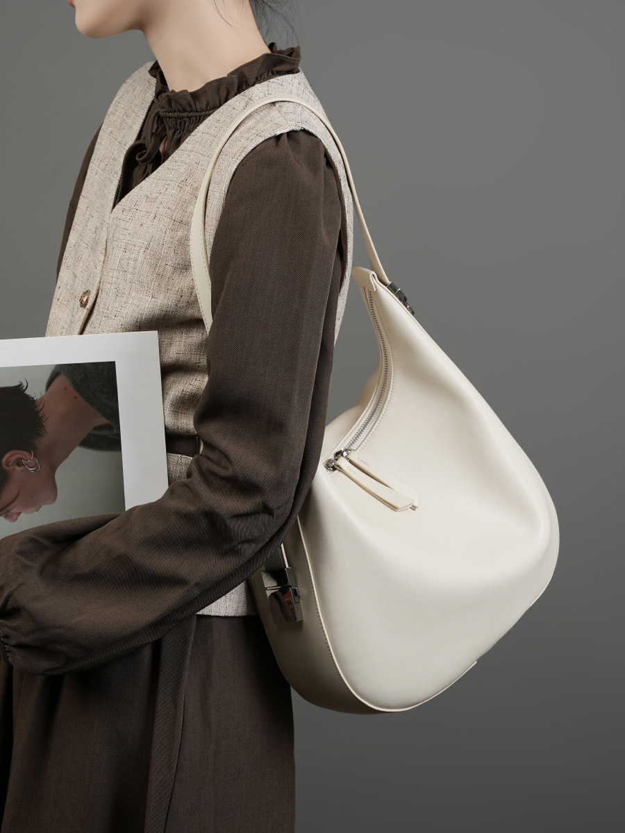 高級感たっぷり！•乳白|黒|2色•天然牛革トートバッグ •牛革シングルショルダーバッグ