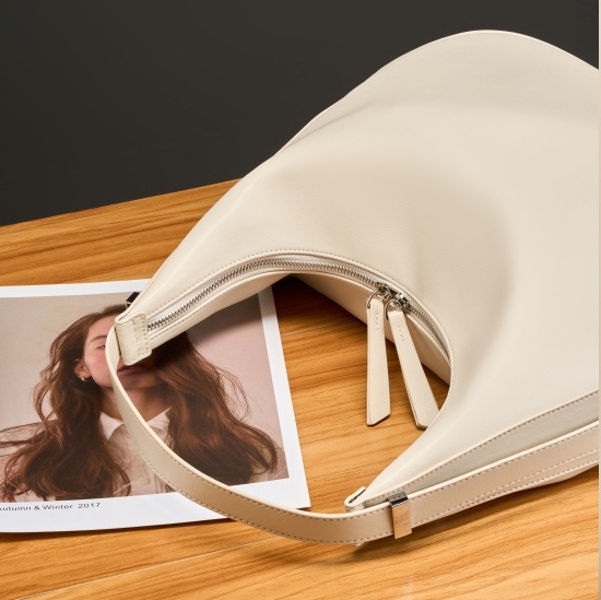 高級感たっぷり！•乳白|黒|2色•天然牛革トートバッグ •牛革シングルショルダーバッグ