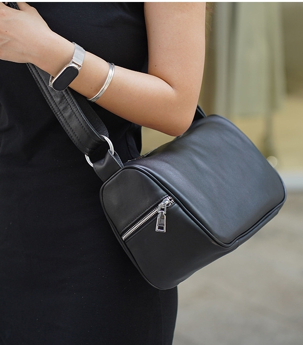 ユニセックス※ 黒|茶|グレー|3色※天然牛革ショルダーバッグ