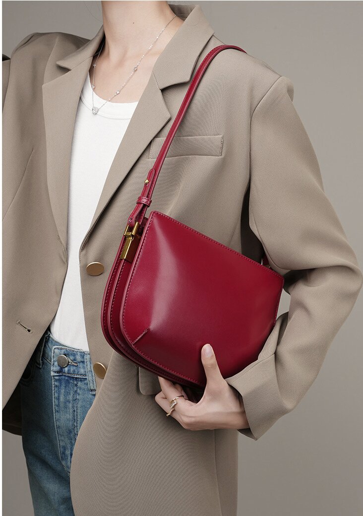 レザー携帯ポーチ|牛革ショルダーバッグ|サコッシュ|斜め掛けバッグ|エブニングバッグ