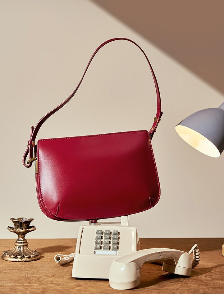 レザー携帯ポーチ|牛革ショルダーバッグ|サコッシュ|斜め掛けバッグ|エブニングバッグ