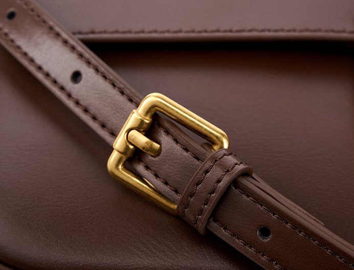 軽くて持ちやすい ！黒|白|コーヒー|カラメル|4色|牛革斜ショルダーバッグ