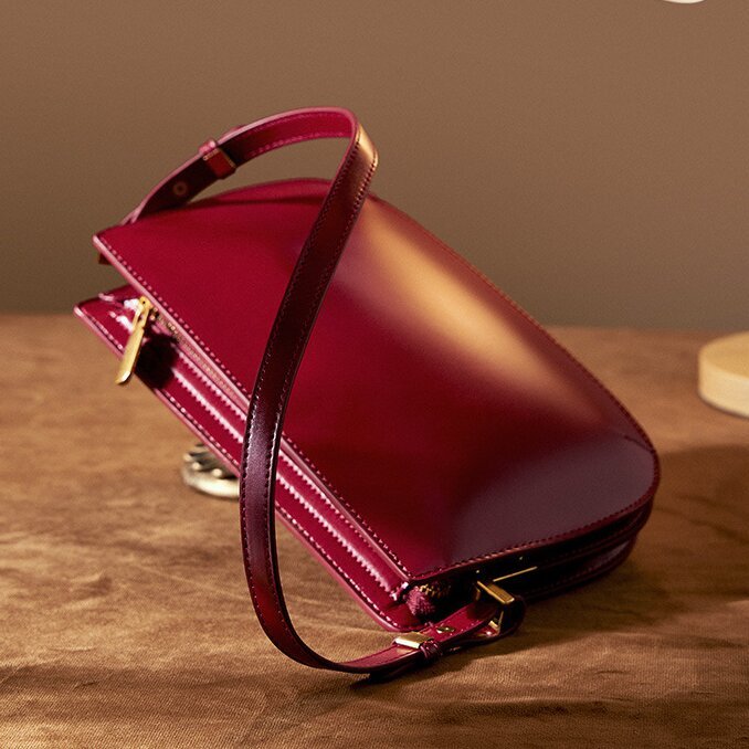 レザー携帯ポーチ|牛革ショルダーバッグ|サコッシュ|斜め掛けバッグ|エブニングバッグ