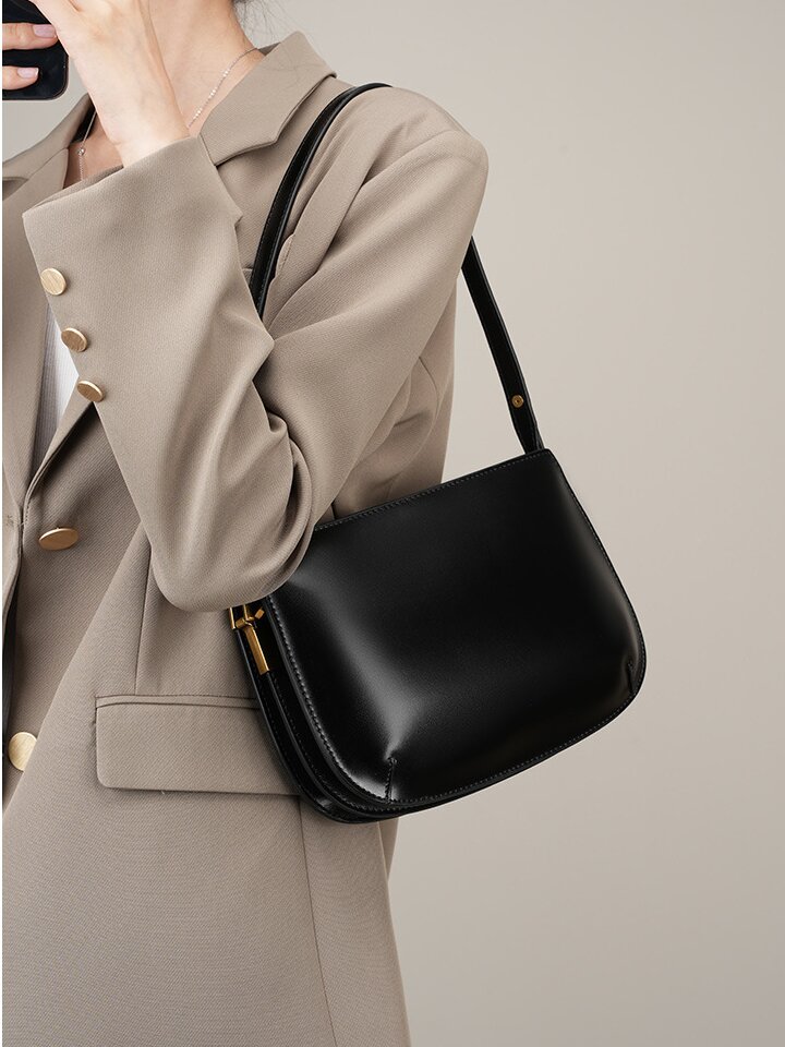 レザー携帯ポーチ|牛革ショルダーバッグ|サコッシュ|斜め掛けバッグ|エブニングバッグ