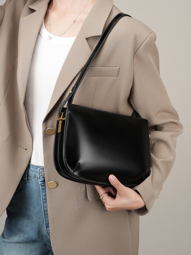 レザー携帯ポーチ|牛革ショルダーバッグ|サコッシュ|斜め掛けバッグ|エブニングバッグ