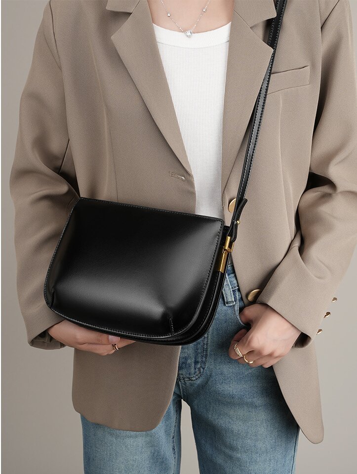 レザー携帯ポーチ|牛革ショルダーバッグ|サコッシュ|斜め掛けバッグ|エブニングバッグ