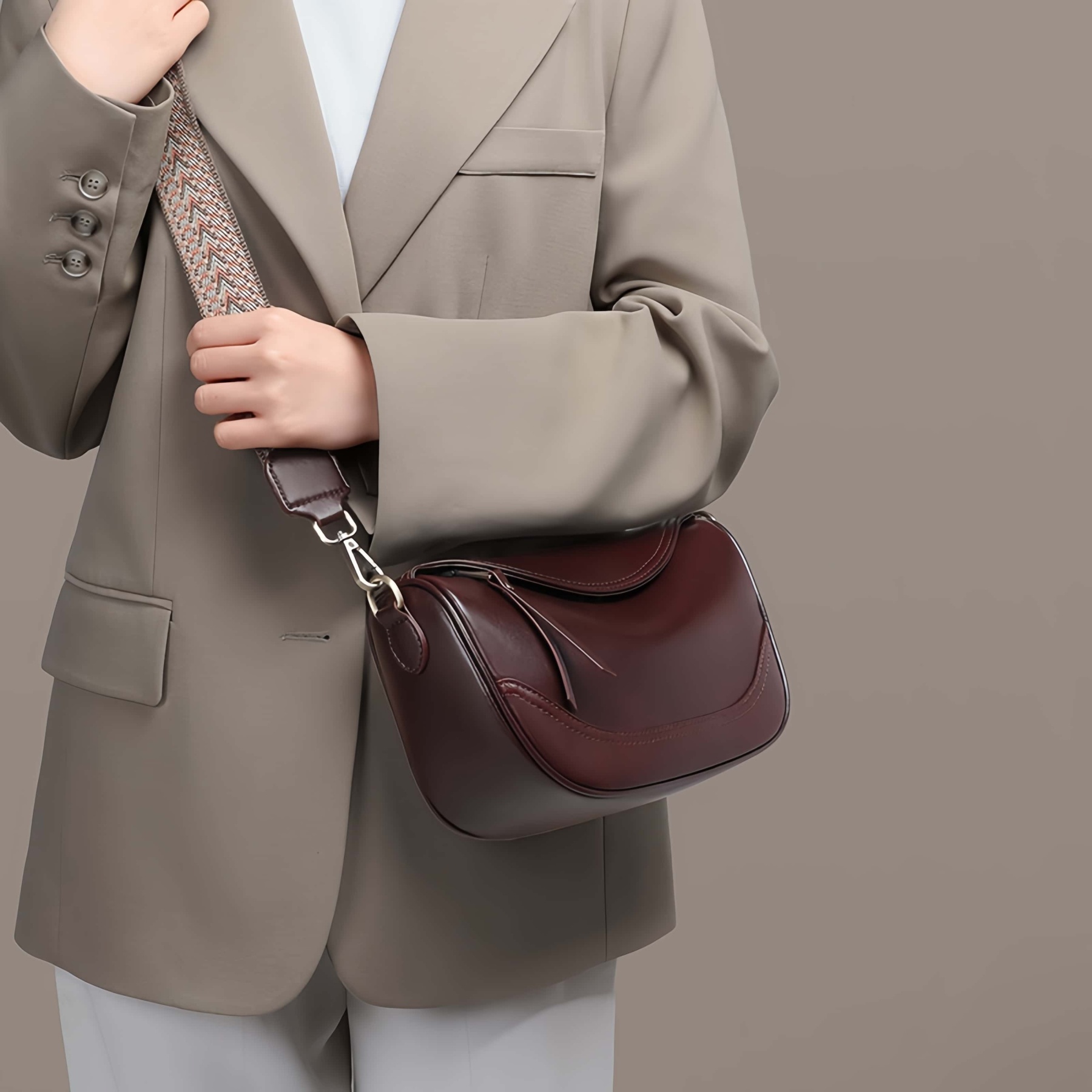 快適なタッチ感 ! |茶|天然牛革ショルダーバッグ|牛革ハンドバッグ•