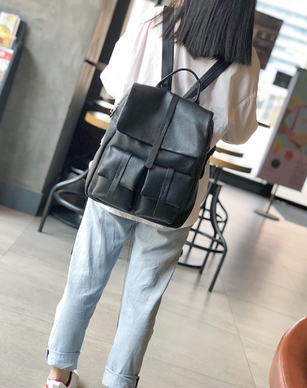 新発売！•黒•ユニセックス•天然牛革リュックサック