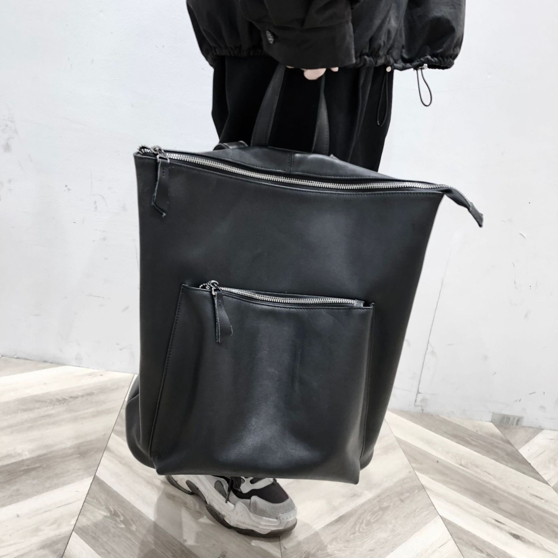 「ミニマリズム スタイル ！」•黒•ユニセックス•天然牛革リュックサック