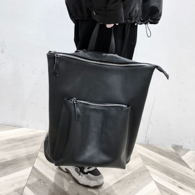 「ミニマリズム スタイル ！」•黒•ユニセックス•天然牛革リュックサック