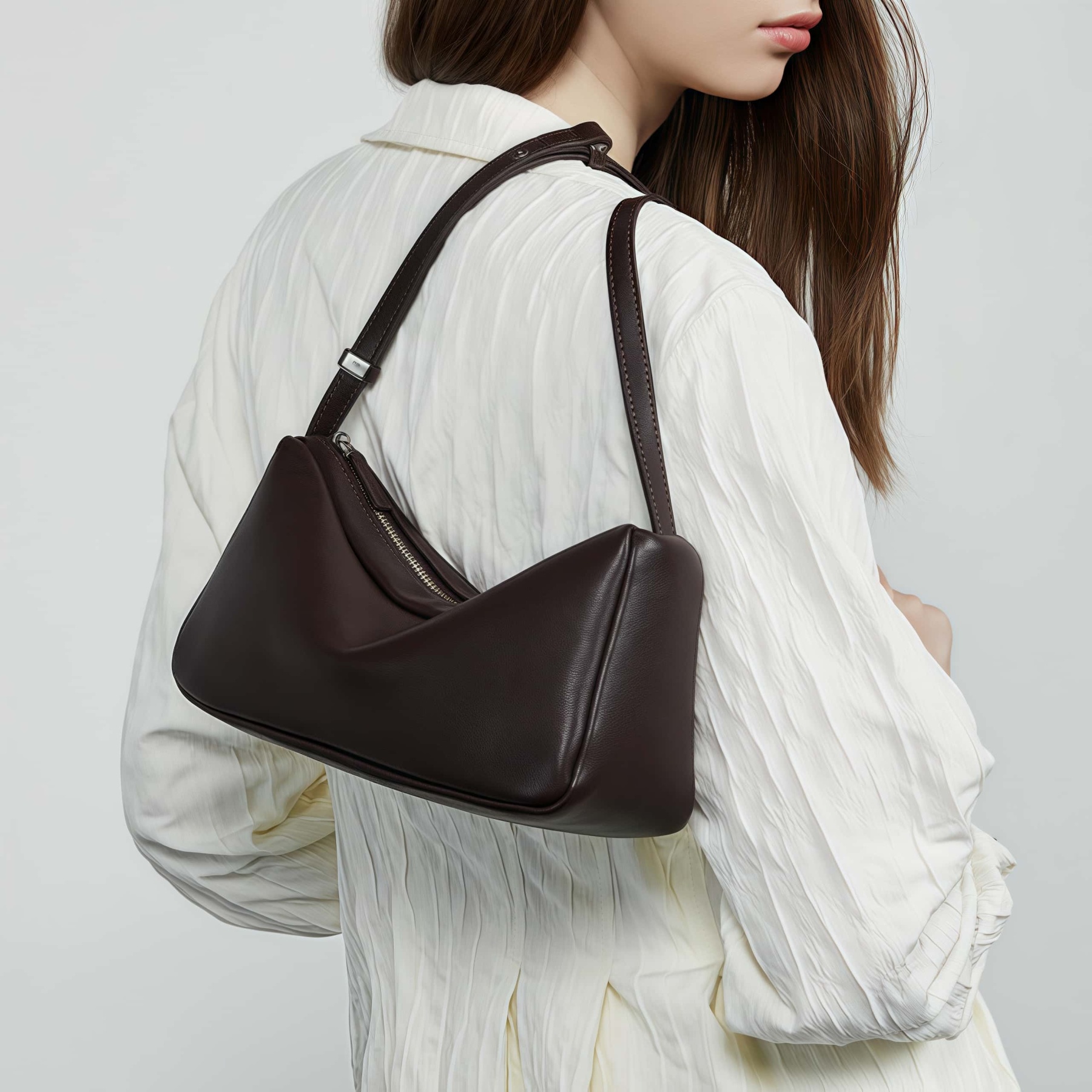 新発売！|ベージュ|黒|コーヒー|3色|牛革サコッシュ|牛革ショルダーバッグ|携帯ポーチ|牛革斜め掛けバッグ