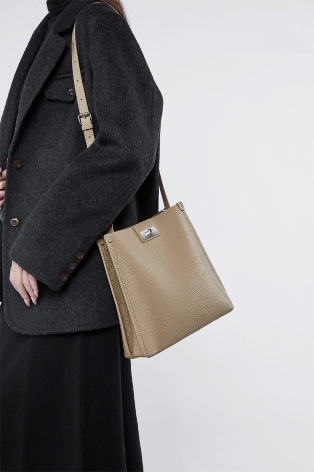 細部まで丁寧 ！|黒|カーキ|天然牛革斜ショルダーバッグ|牛革肩掛けバッグ