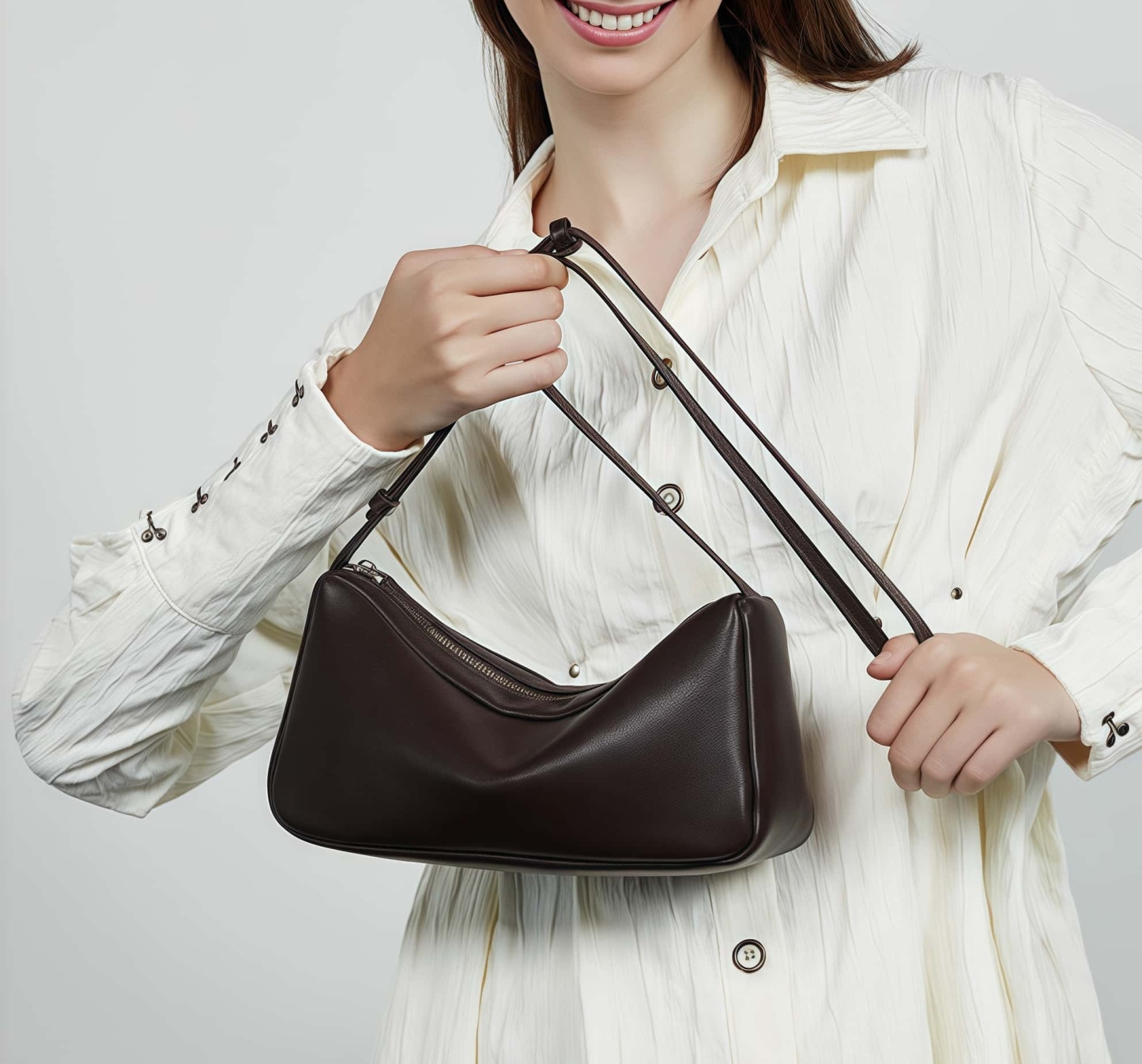 新発売！|ベージュ|黒|コーヒー|3色|牛革サコッシュ|牛革ショルダーバッグ|携帯ポーチ|牛革斜め掛けバッグ