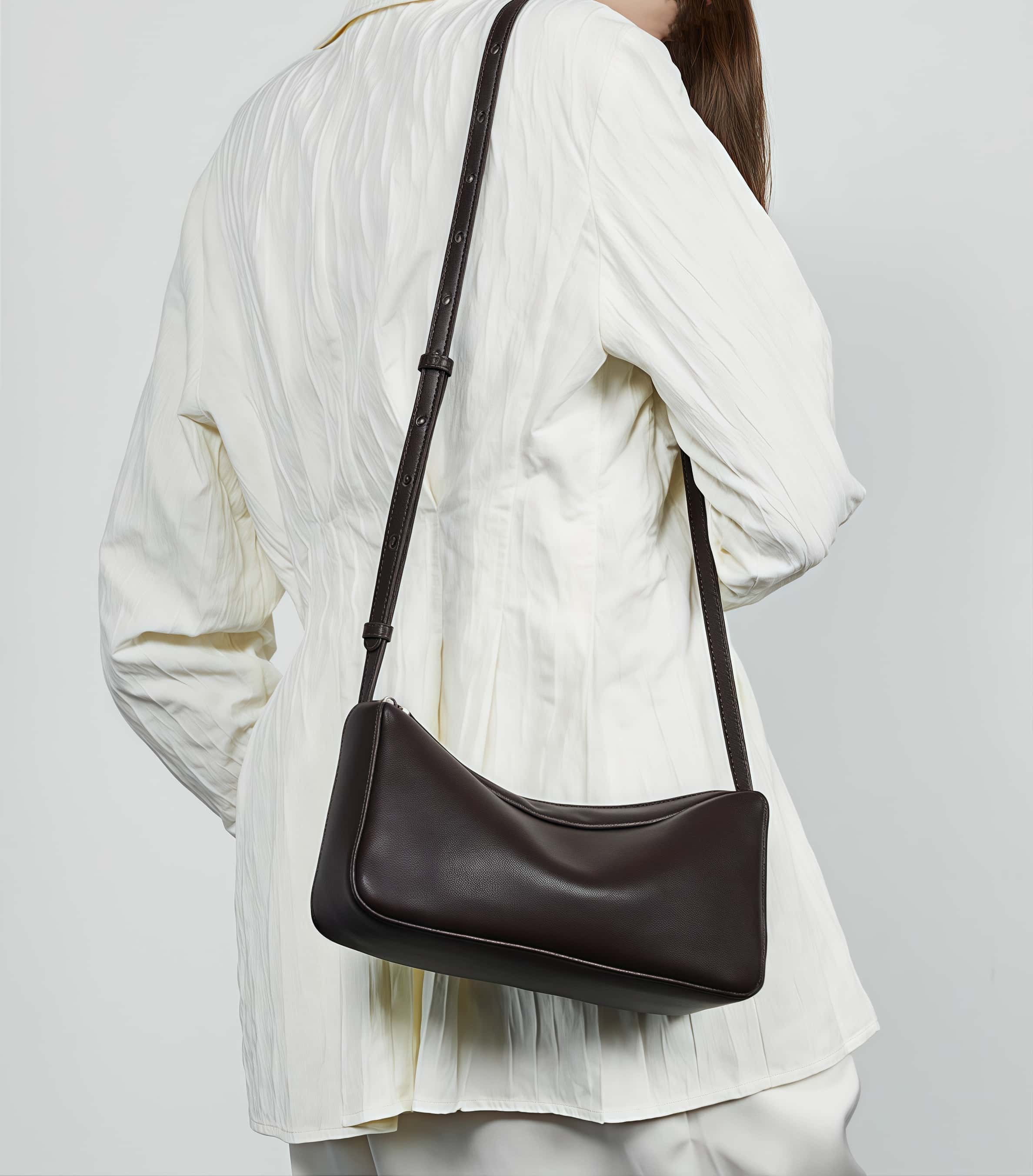 新発売！|ベージュ|黒|コーヒー|3色|牛革サコッシュ|牛革ショルダーバッグ|携帯ポーチ|牛革斜め掛けバッグ