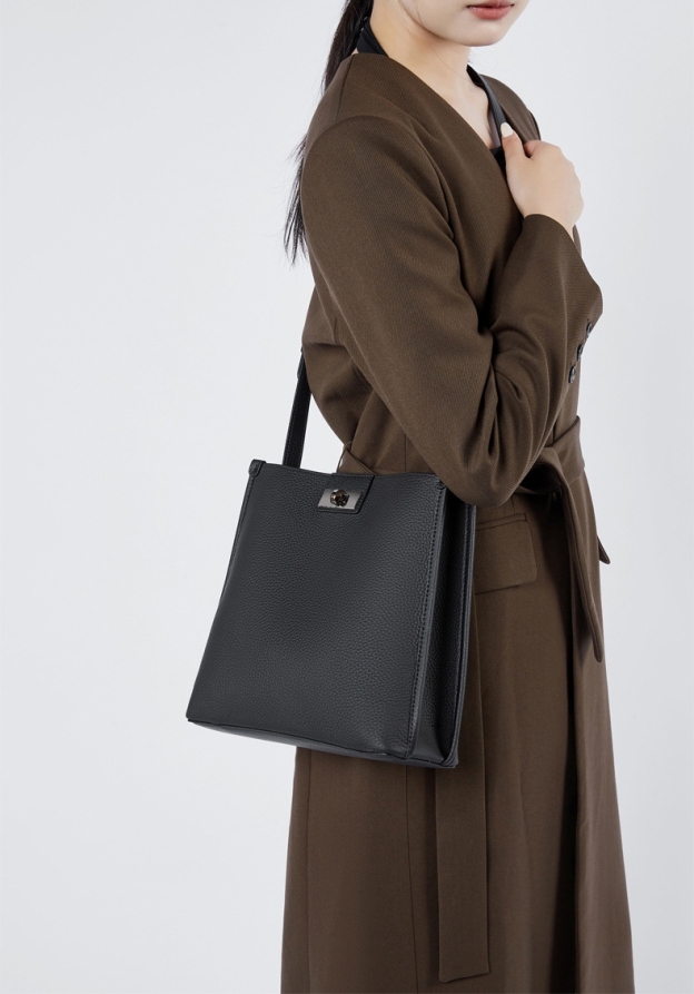 細部まで丁寧 ！|黒|カーキ|天然牛革斜ショルダーバッグ|牛革肩掛けバッグ