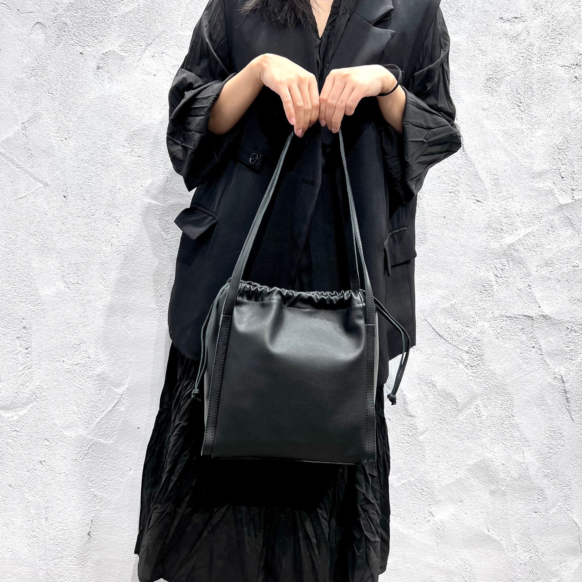 新発売！♦上質な天然牛革ハンドバッグ♦天然牛革トートバッグ