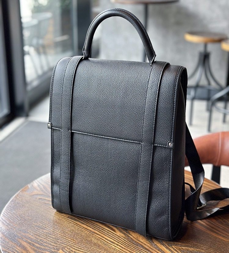 新発売 ！•3色•ユニセックス•天然牛革リュックサック