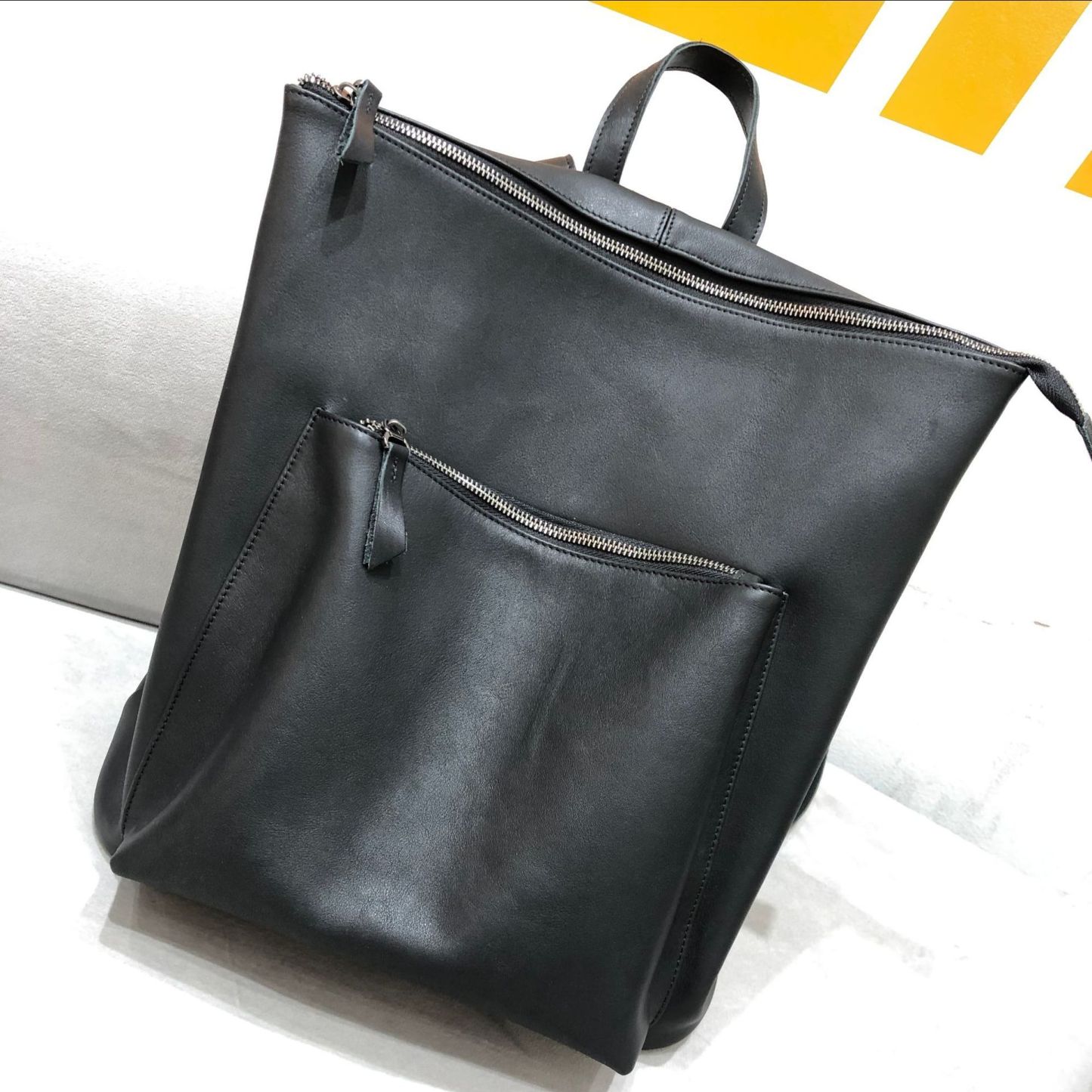 「ミニマリズム スタイル ！」•黒•ユニセックス•天然牛革リュックサック