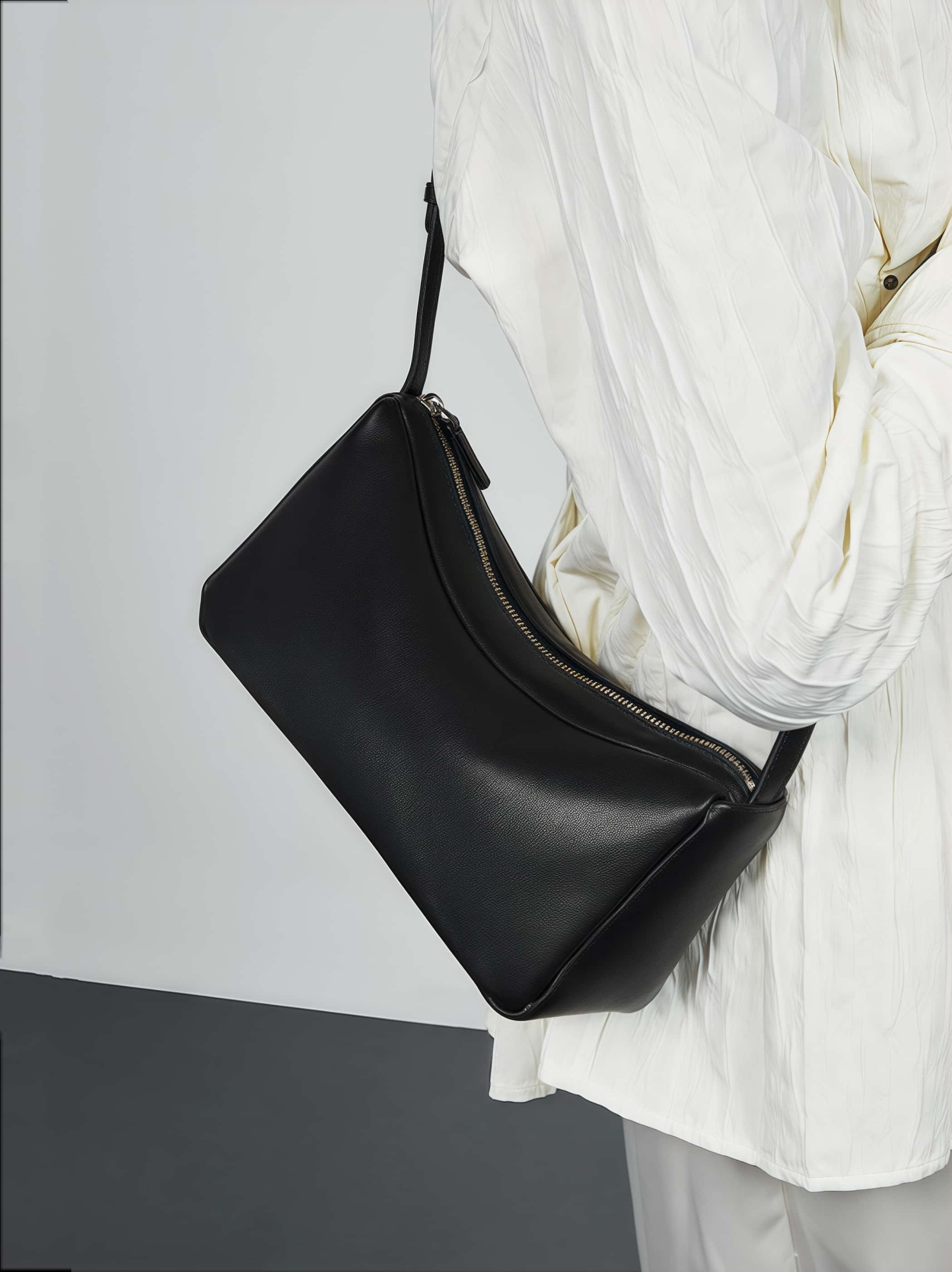 新発売！|ベージュ|黒|コーヒー|3色|牛革サコッシュ|牛革ショルダーバッグ|携帯ポーチ|牛革斜め掛けバッグ