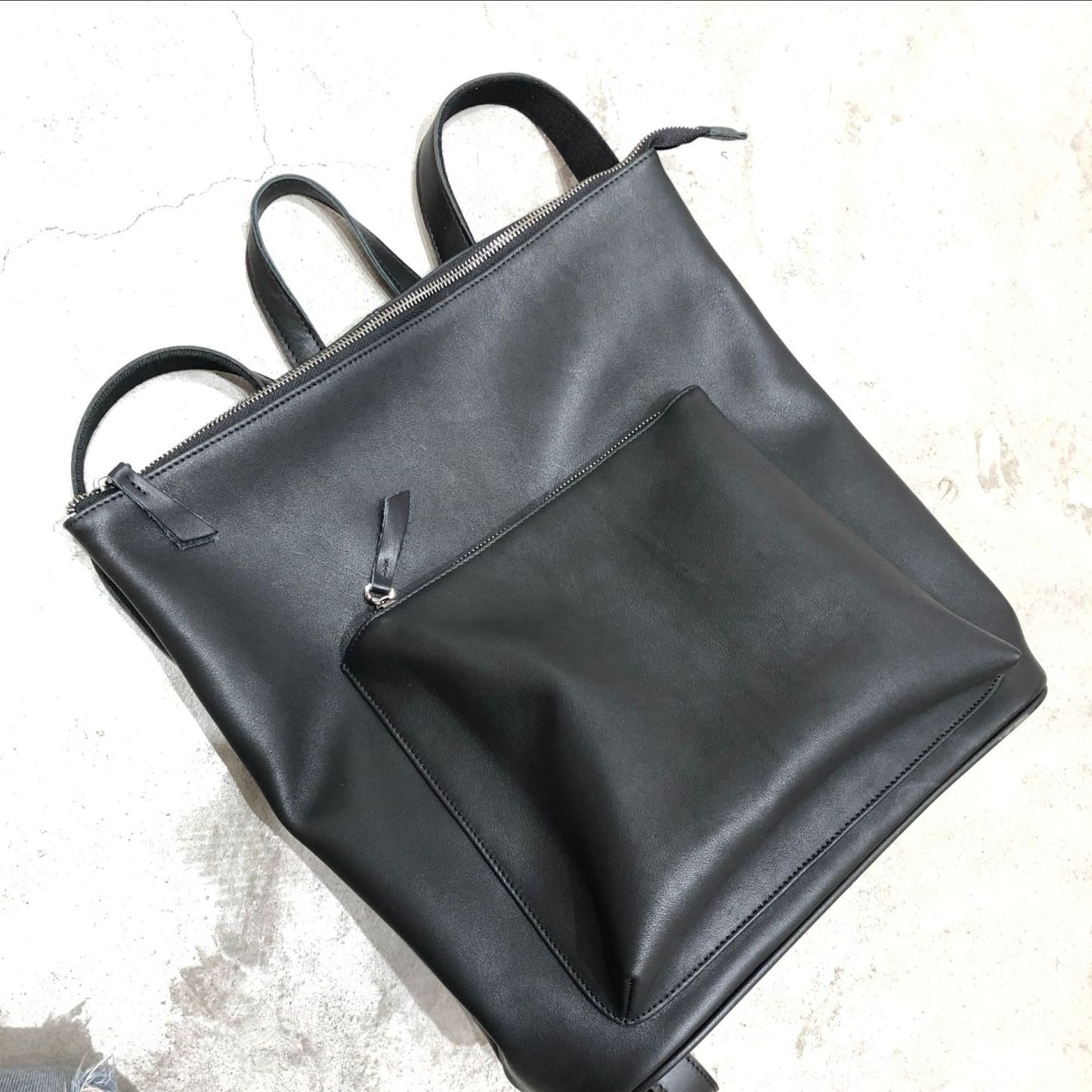 「ミニマリズム スタイル ！」•黒•ユニセックス•天然牛革リュックサック