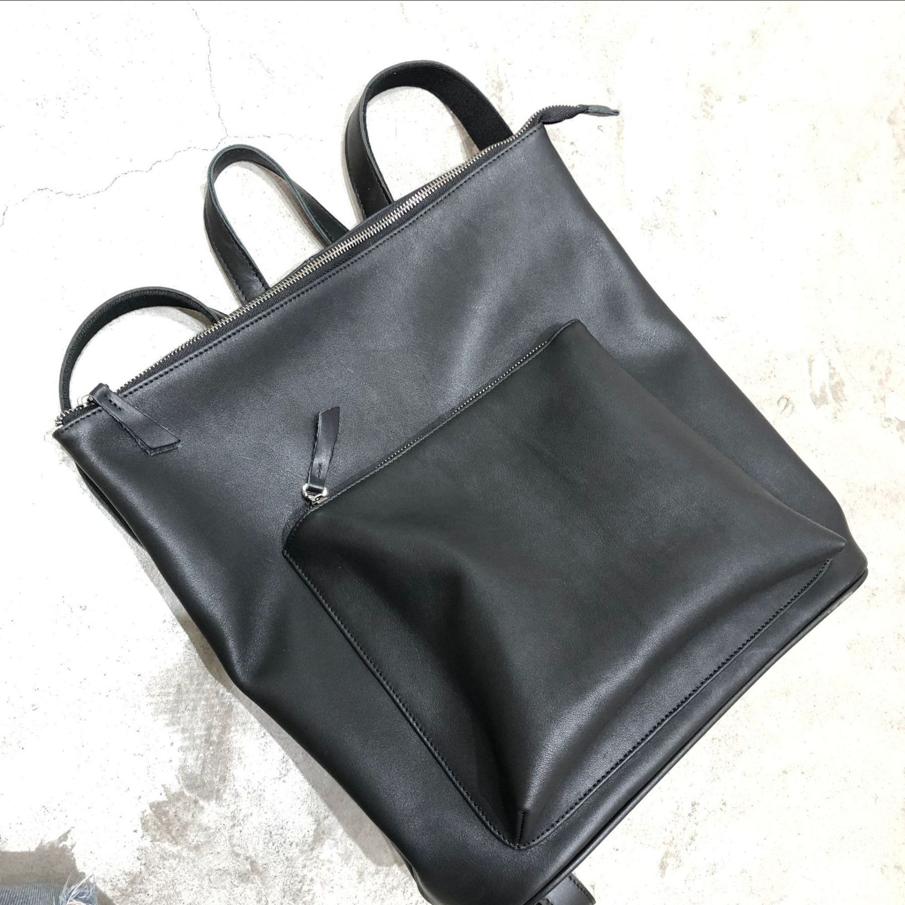 「ミニマリズム スタイル ！」•黒•ユニセックス•天然牛革リュックサック