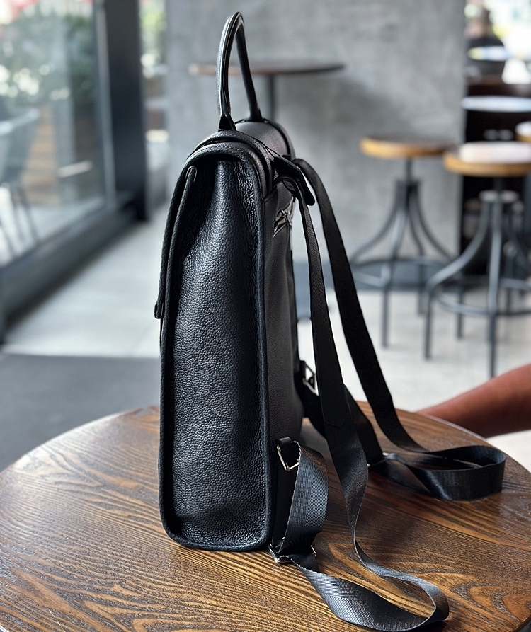 新発売 ！•3色•ユニセックス•天然牛革リュックサック