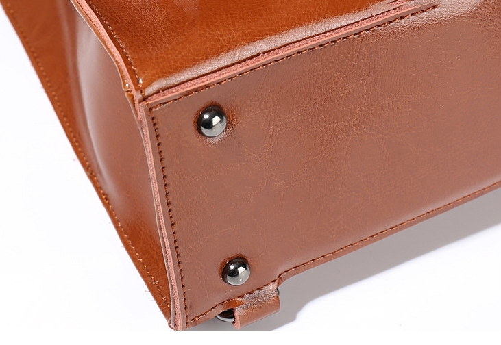 NEW ! •多機能•4つの使用モード切り替え！•天然な油蜡牛革リユック・バック•牛革斜めがけバッグ •牛革ハンドバッグ