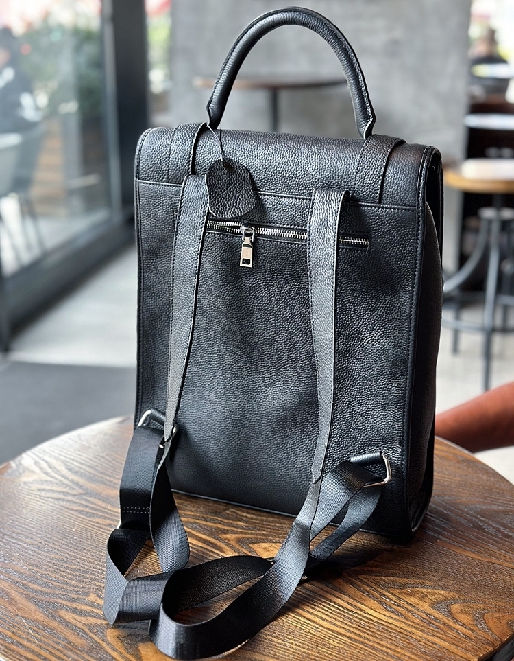 新発売 ！•3色•ユニセックス•天然牛革リュックサック