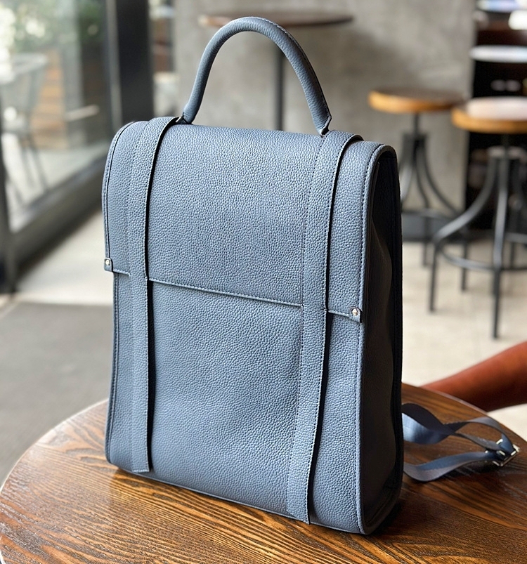 新発売 ！•3色•ユニセックス•天然牛革リュックサック