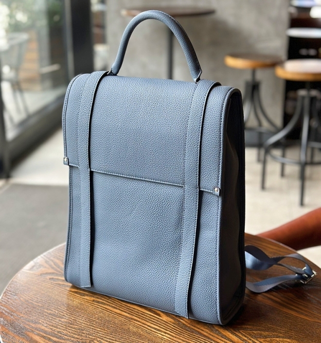 新発売 ！•3色•ユニセックス•天然牛革リュックサック