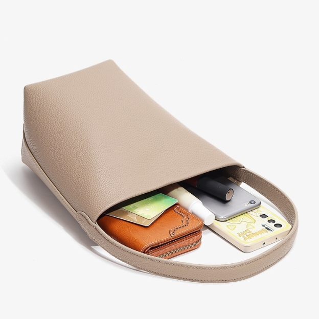 薄くて軽い設計 ！•カーキ|黒|青|3色|上質な厚手な柔らかい天然牛革トートバッグ•牛革肩がけかばんバッグ