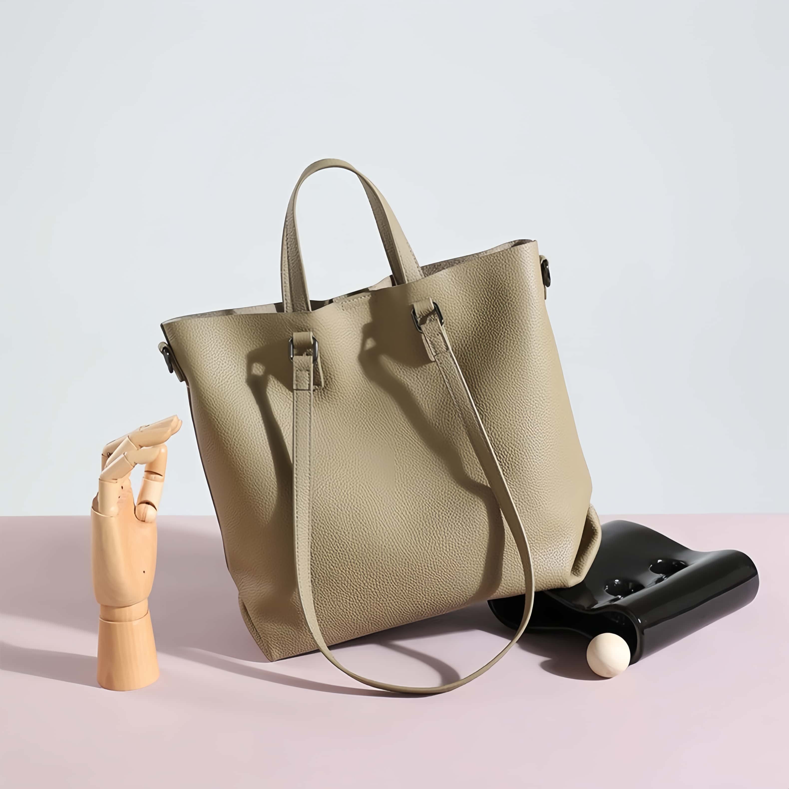 上品なデザインで魅力的！•3WAY•4色•天然の厚みと柔らかさを兼ね備えた牛革ハンドバッグ兼肩掛けバッグ