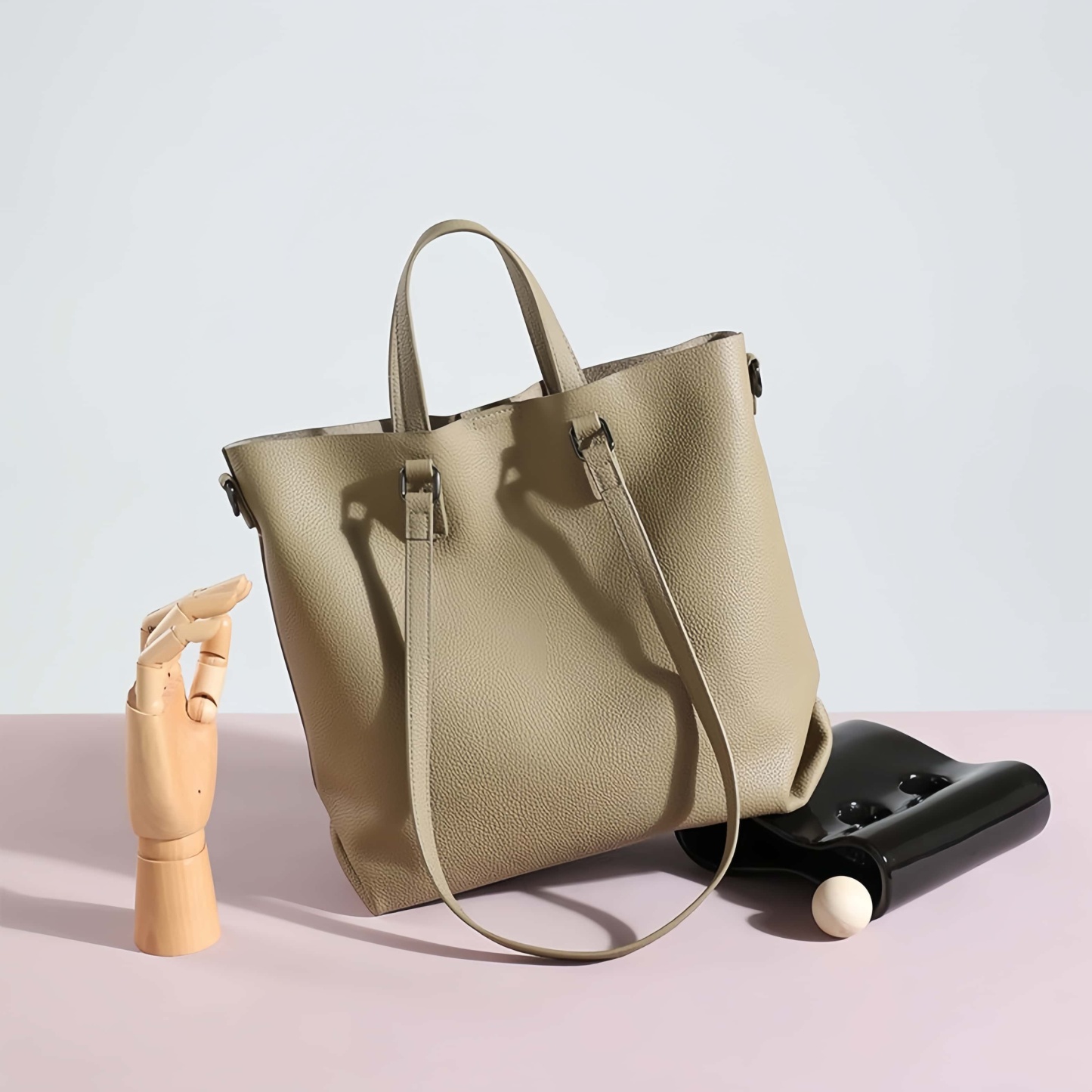 上品なデザインで魅力的！•3WAY•4色•天然の厚みと柔らかさを兼ね備えた牛革ハンドバッグ兼肩掛けバッグ