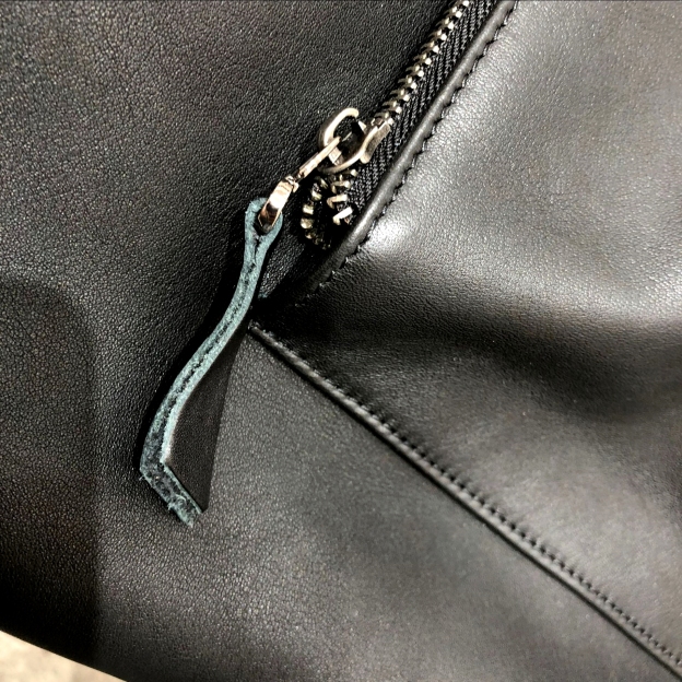 「ミニマリズム スタイル ！」•黒•ユニセックス•天然牛革リュックサック