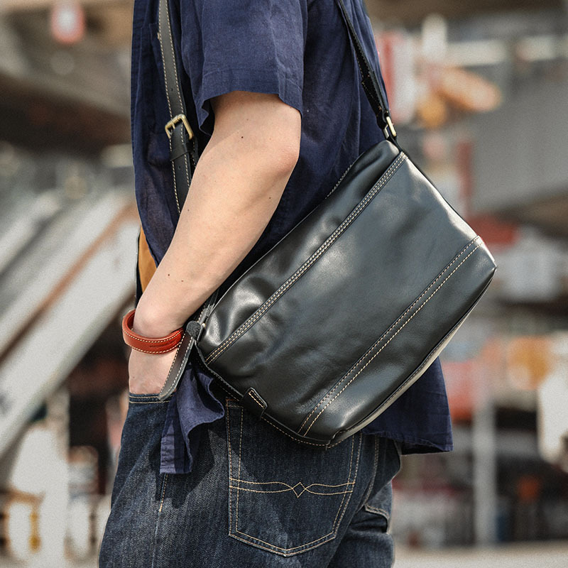 阿美咔叽复古男士包包日系真皮单肩斜挎包软牛皮通勤休闲邮差背包XK3018225HD