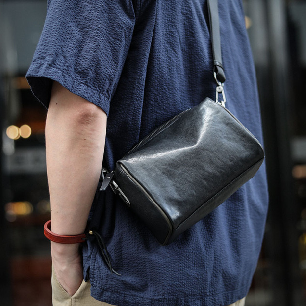 植物タンニン鞣しの天然牛革ショルダーバッグ、ボディバッグ・ウエストバッグ、クラッチバッグ XK2056312HD