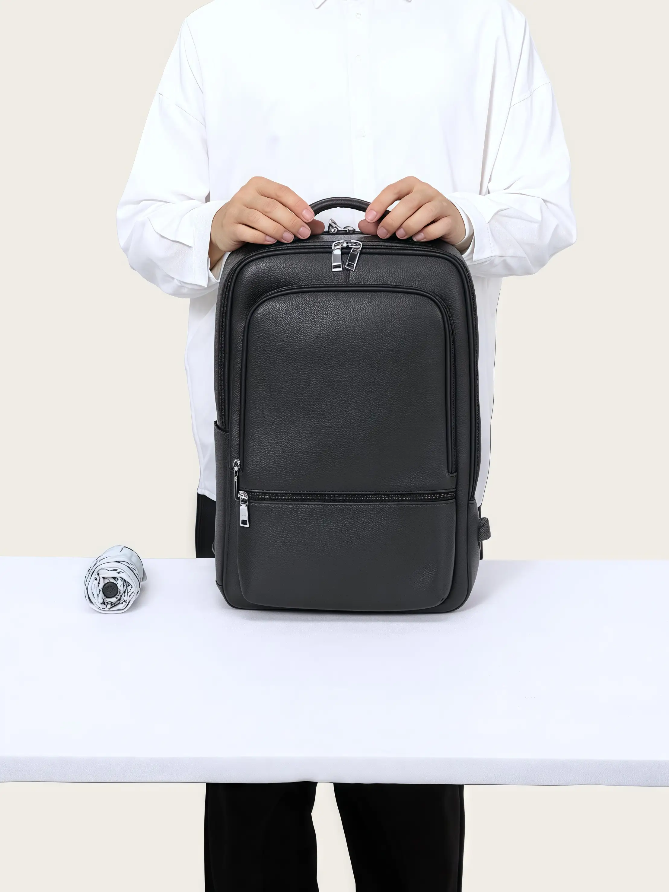 【シンプルヴィンテージ風】牛革バックパック｜通勤・ビジネス旅行に適した大容量仕様｜15.6インチ PC 収納可