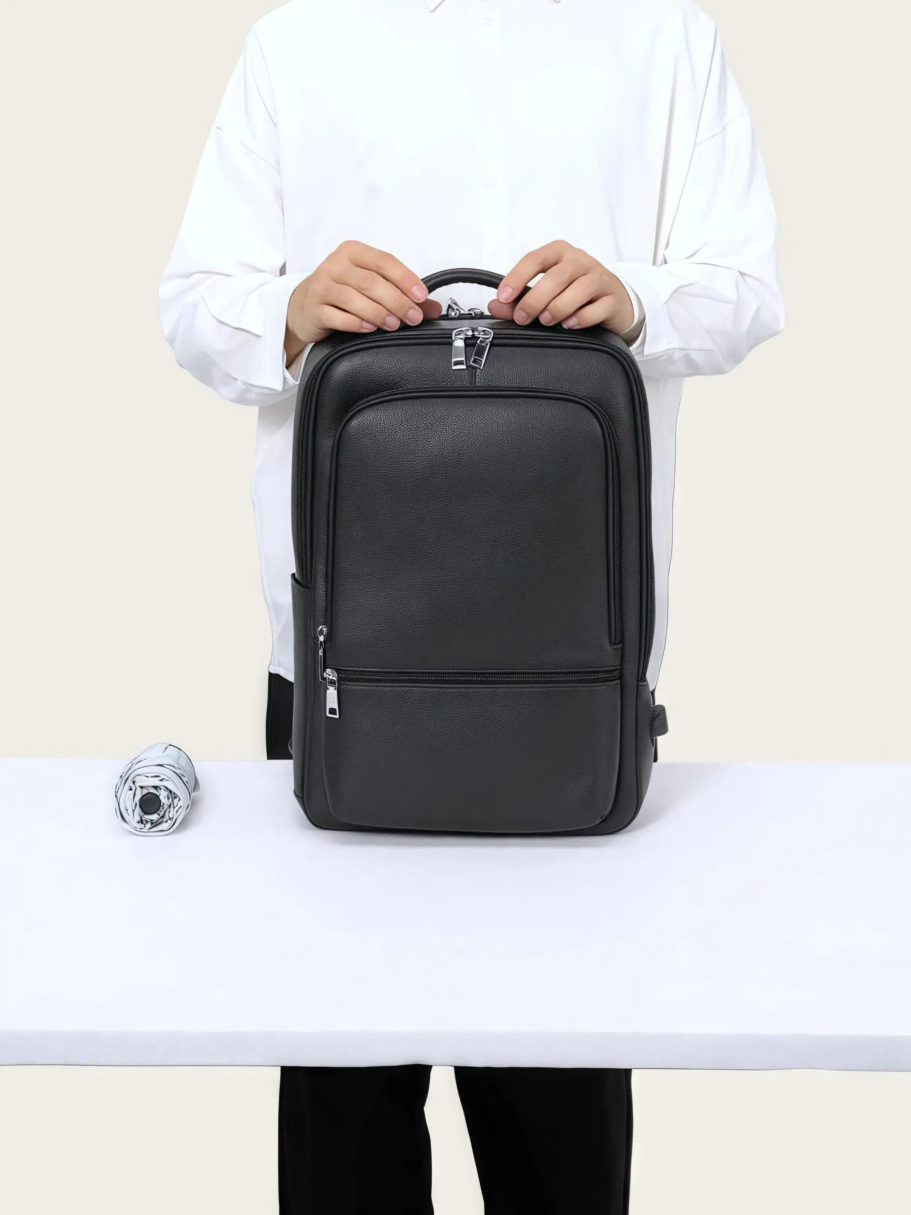 【シンプルヴィンテージ風】牛革バックパック｜通勤・ビジネス旅行に適した大容量仕様｜15.6インチ PC 収納可