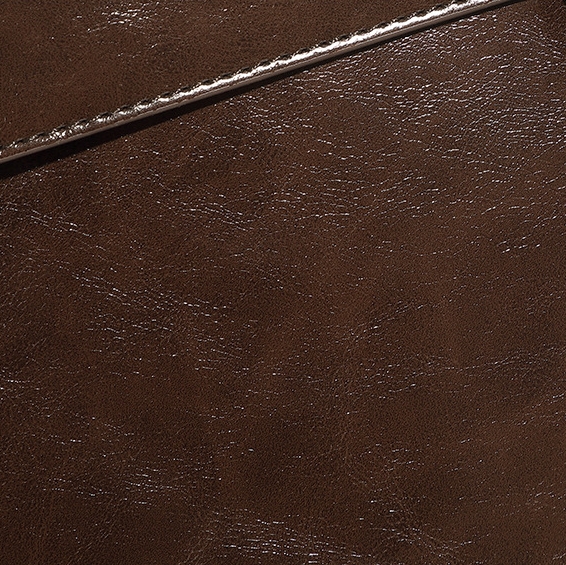 英国調の雰囲気の本革リュック|レトロモダンなスクエアリュック