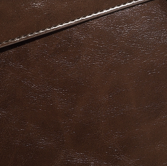 英国調の雰囲気の本革リュック|レトロモダンなスクエアリュック