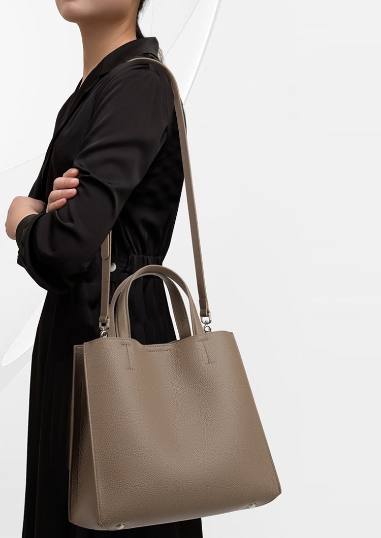 高級シボ革採用 大人のためのシンプルレザートート