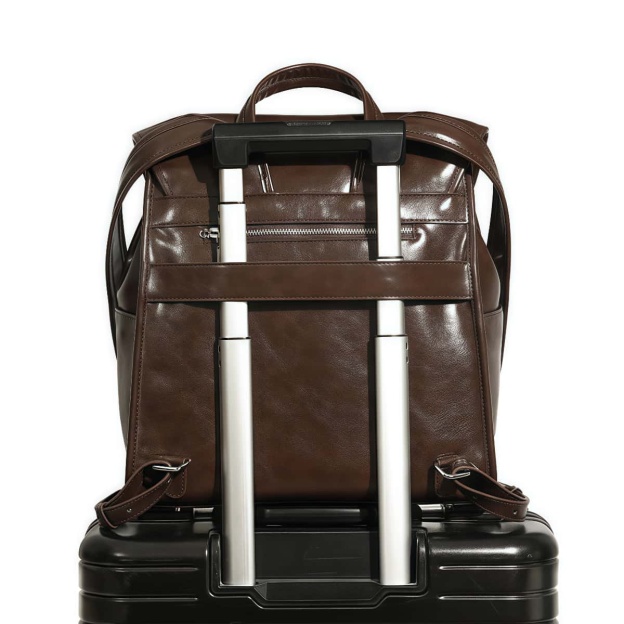 英国調の雰囲気の本革リュック|レトロモダンなスクエアリュック