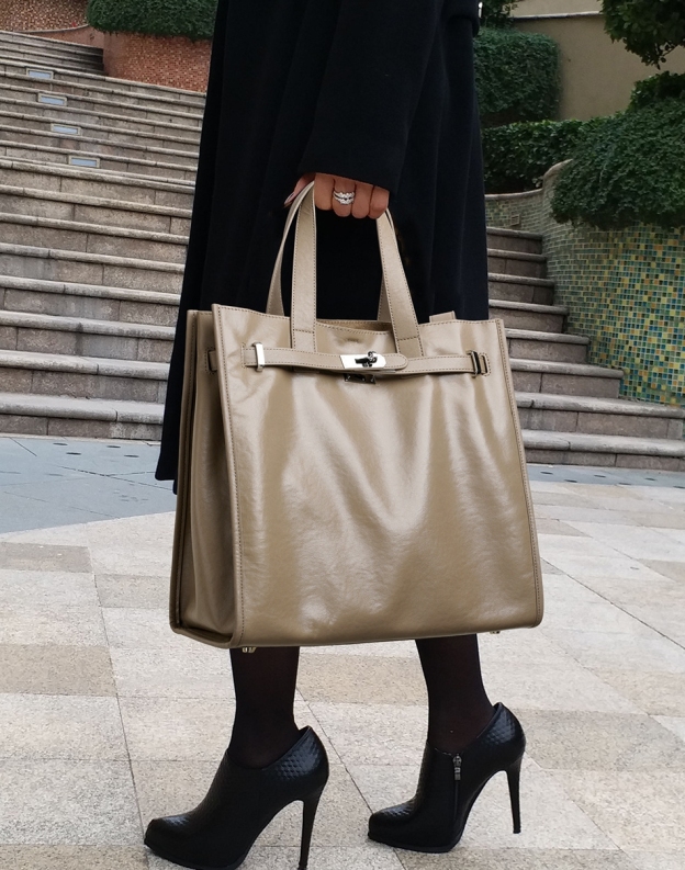 レザー縦長トートバッグ