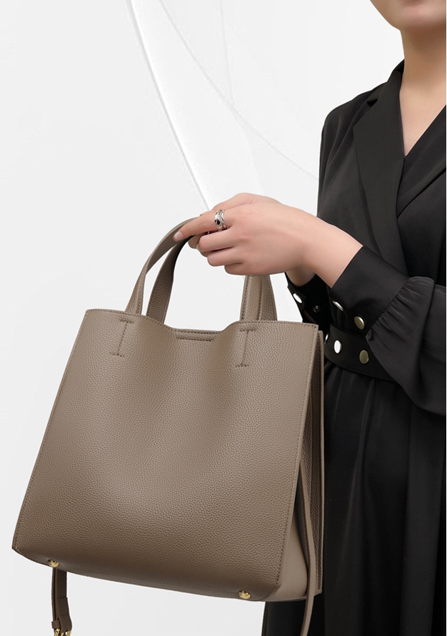 高級シボ革採用 大人のためのシンプルレザートート