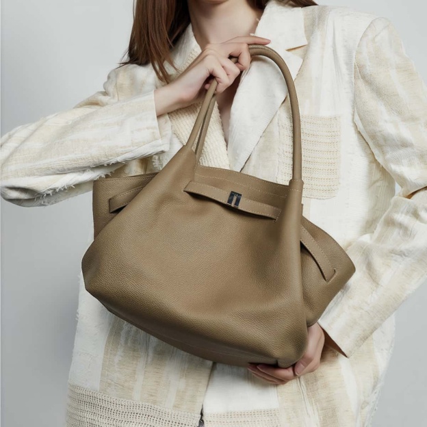 大人の上質レザートートバッグ