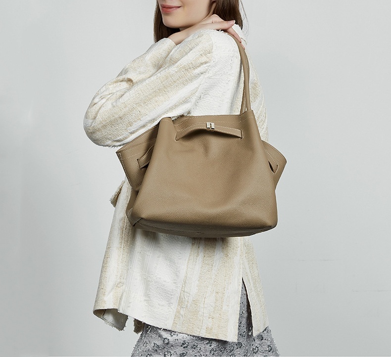 大人の上質レザートートバッグ