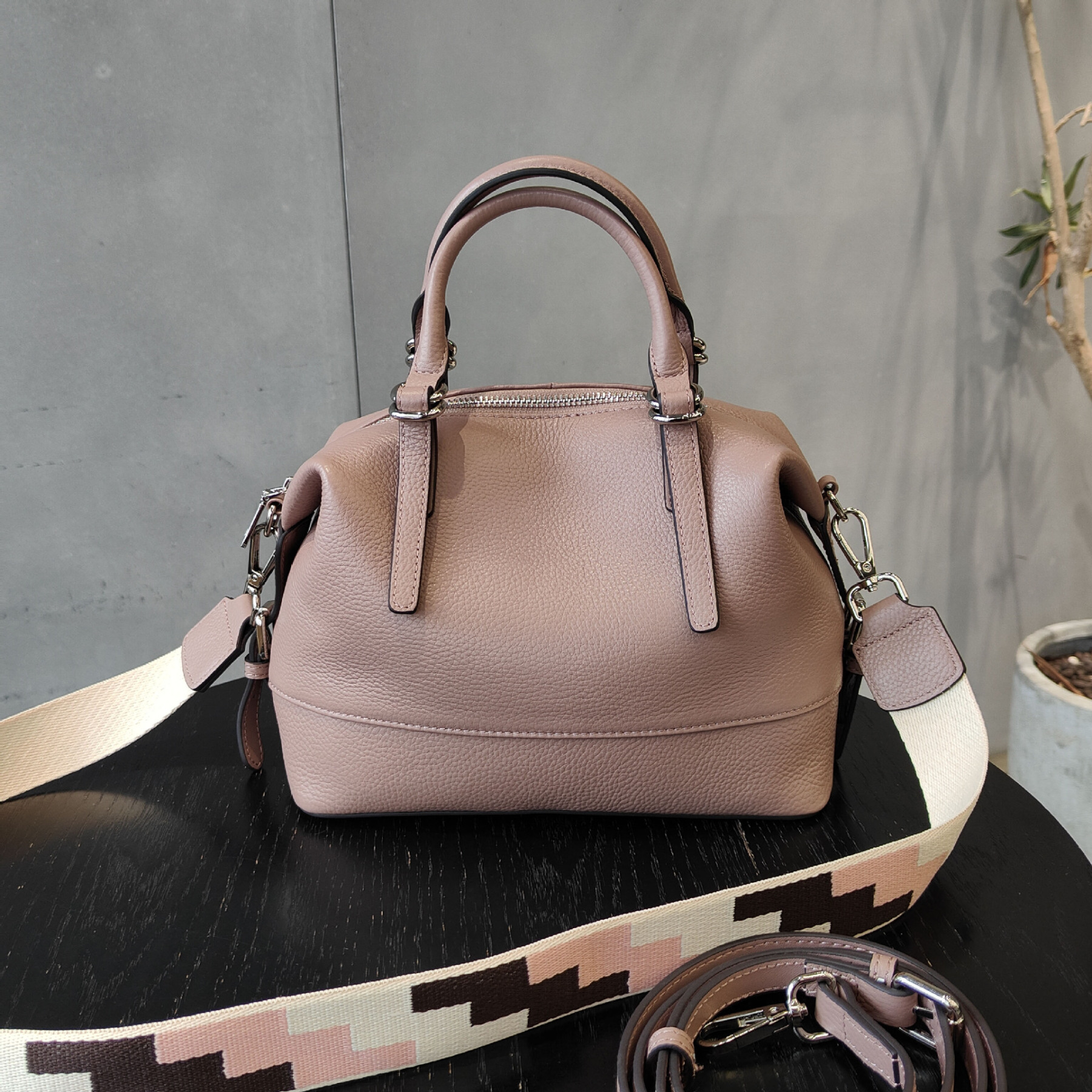 シンプルながらも高級感が牛革ボストンバッグ|5色